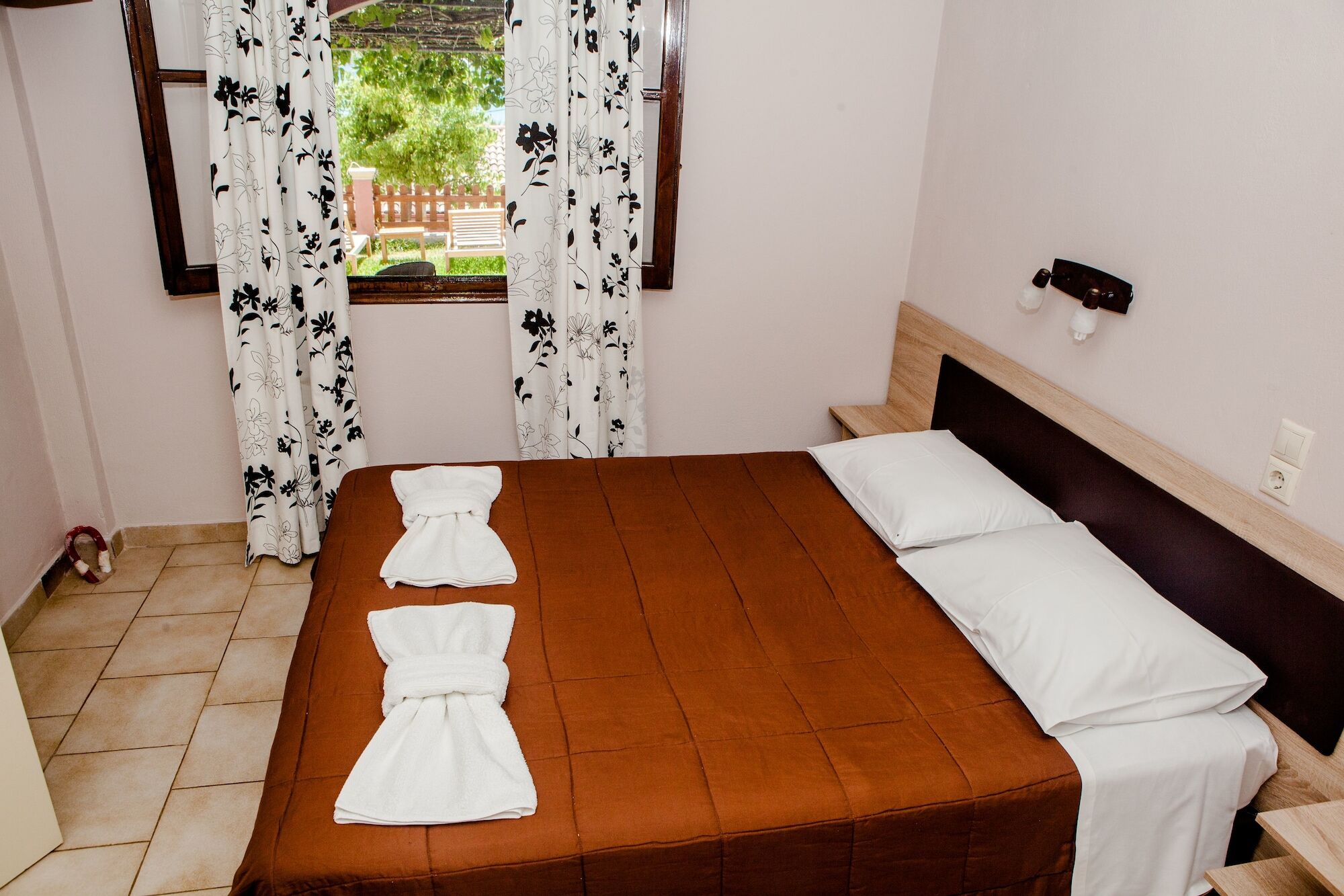 Eleana Apartments And Studios Agios Georgios  ภายนอก รูปภาพ